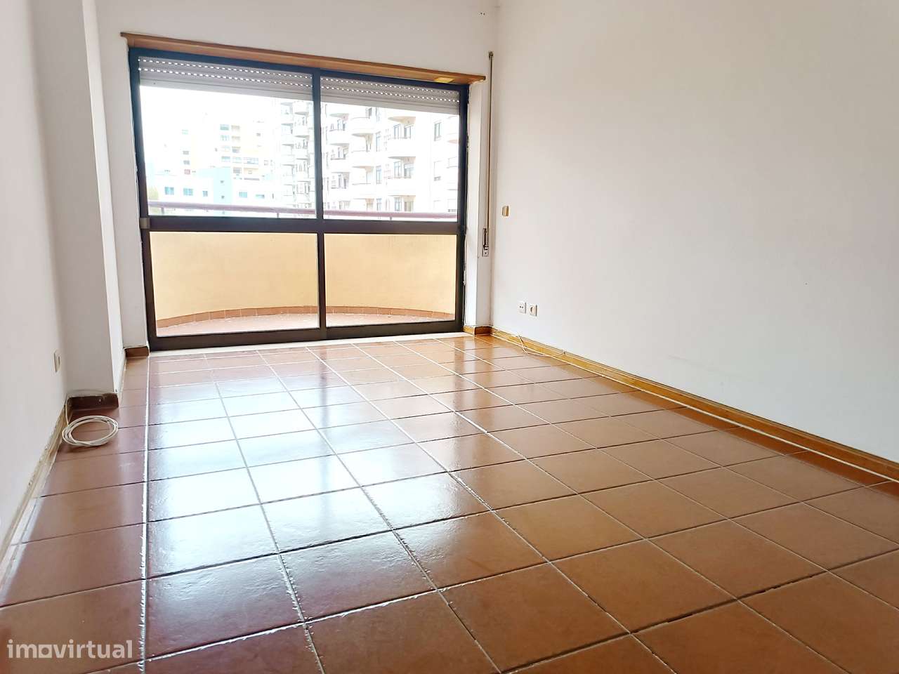 Apartamento T2 em Coimbra (Urbanização Quinta D. João)-0