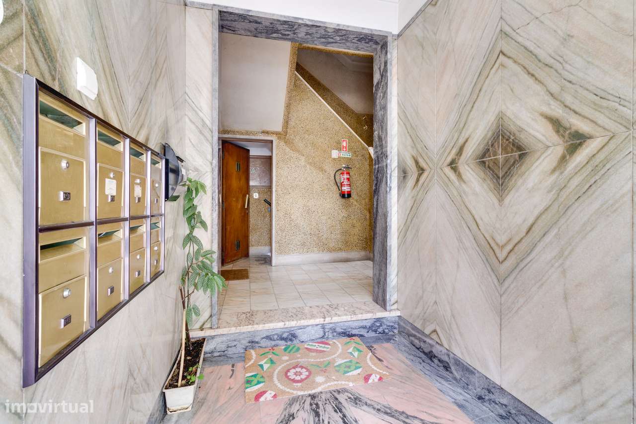 APARTAMENTO T3 | C/ ARRECADAÇÃO | ODIVELAS-30