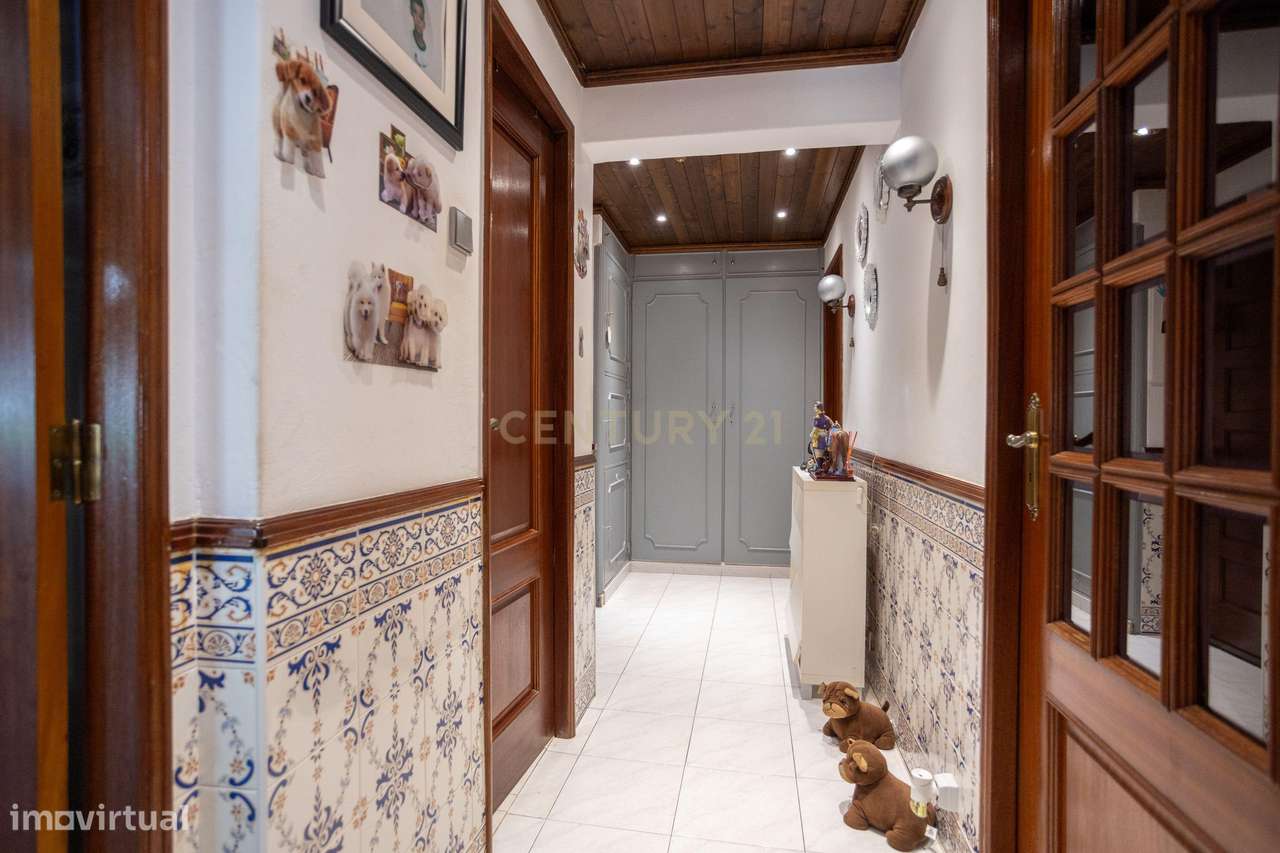 Apart. T2 com 61 m2 em Santo António dos Cavaleiros – Praceta Manuel F-12