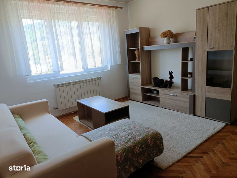 Inchiriez apartament