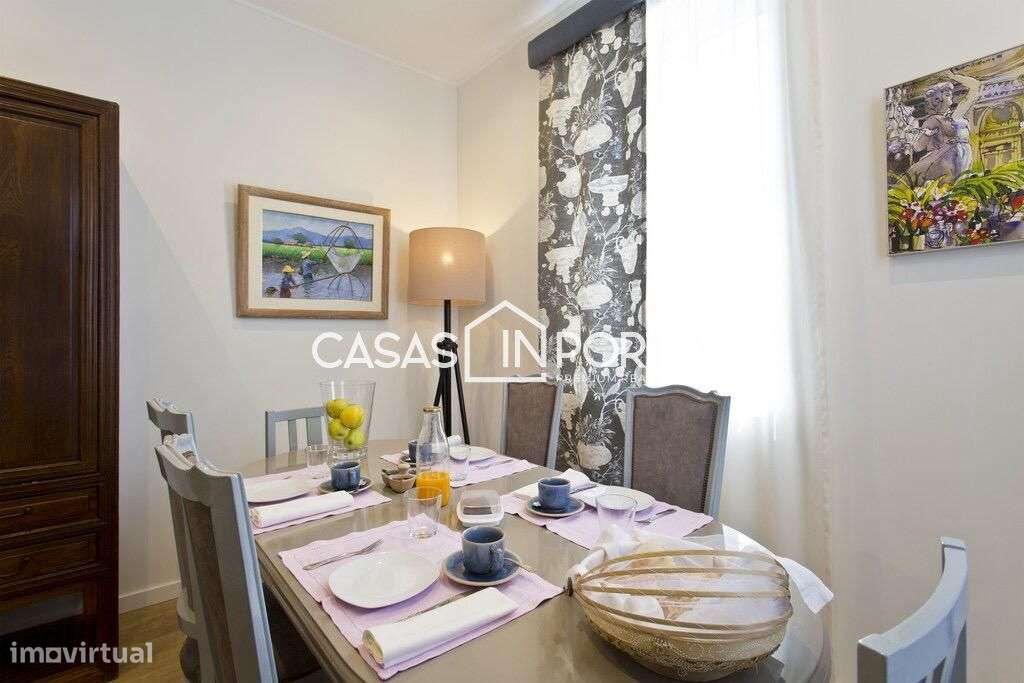 Moradia T4 de Traça Antiga Renovado com Licença AL-3