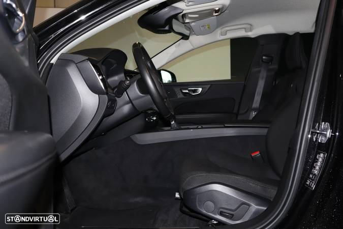 Volvo V60 2.0 D3 Momentum Geartronic - 17