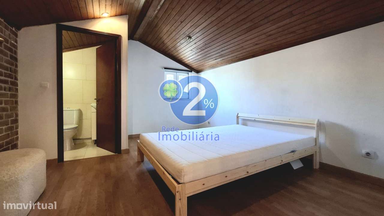 Apartamento T5 Duplex com Logradouro - Pousos-51