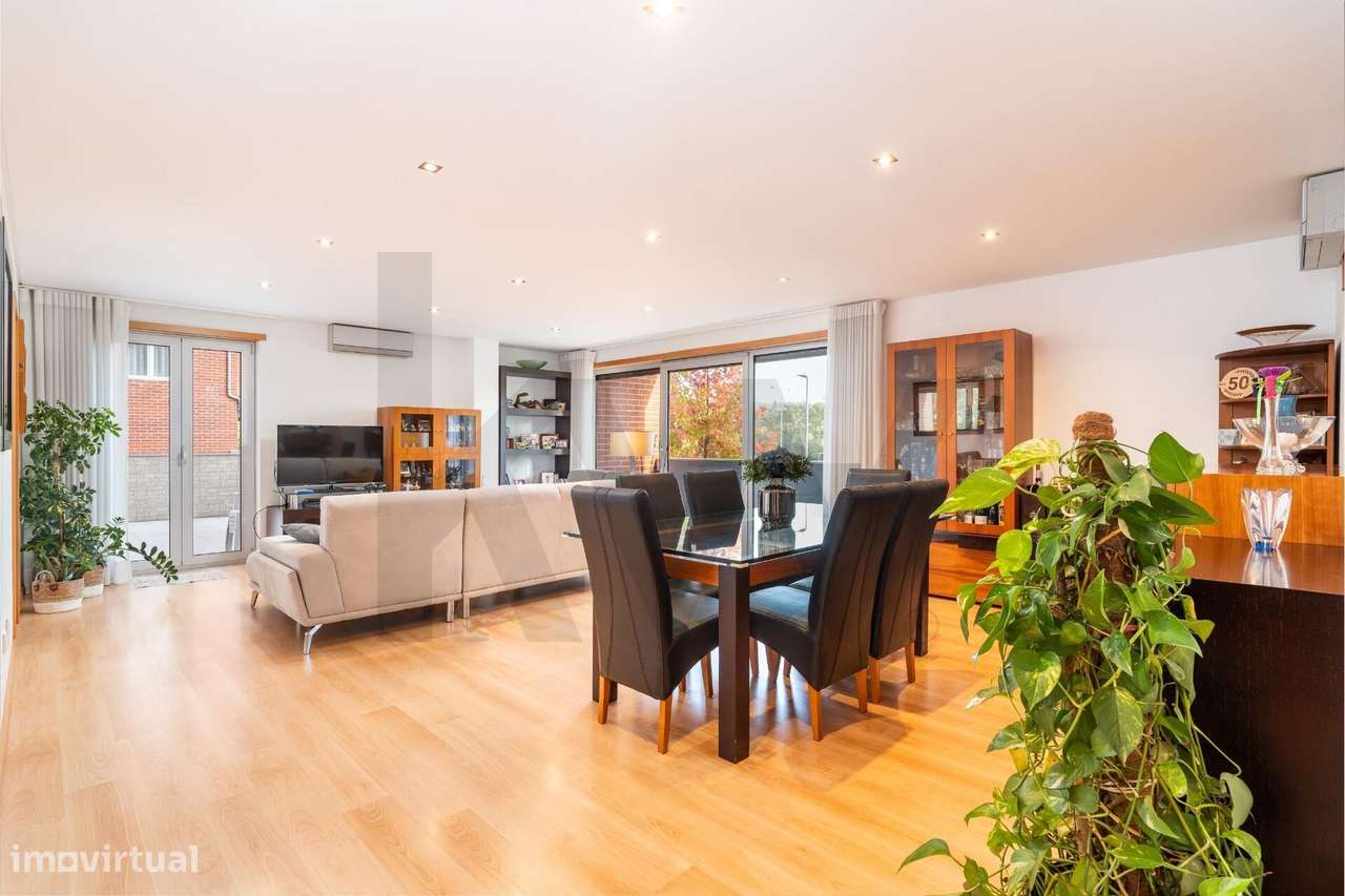 T4 de Luxo com Terraço de 50m2 na Quinta da Portela | Piscina e Confor - Grande imagem: 2/49