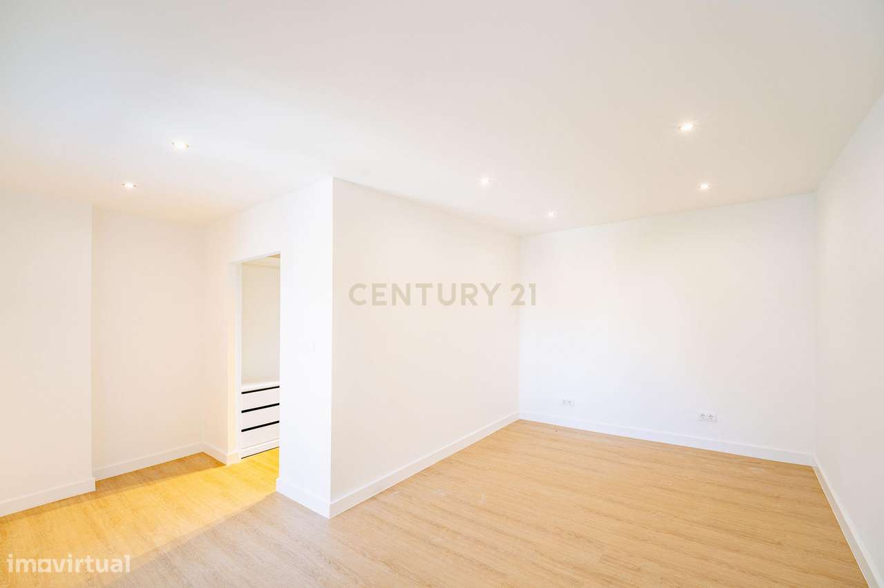 Moradia T6 com Piscina - Charneca de Caparica-43