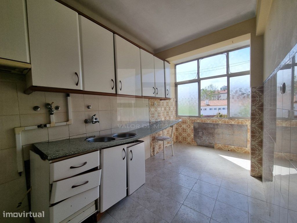 APARTAMENTO T2 - REBOLEIRA