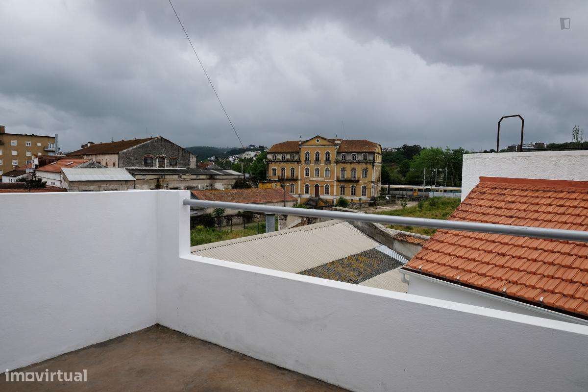 Quarto - localizado em Baixa Coimbra - Grande imagem: 3/7