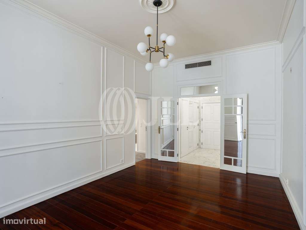 Apartamento T1+1 com garagem, na Rua Castilho, em Lisboa - Grande imagem: 4/34