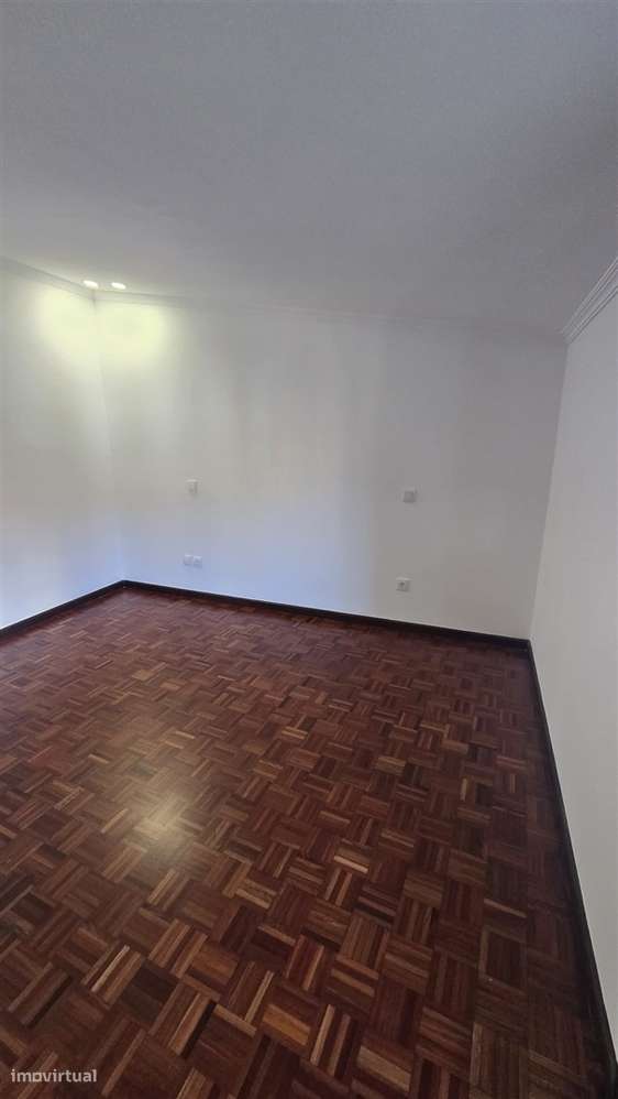 ARRENDAMENTO - Apartamento T3 Duplex Remodelado no Coração da Póvoa de - Grande imagem: 5/26