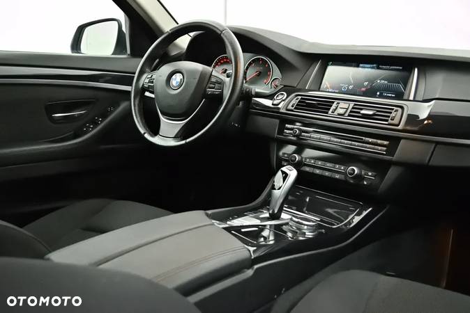 BMW Seria 5 520d xDrive - 16