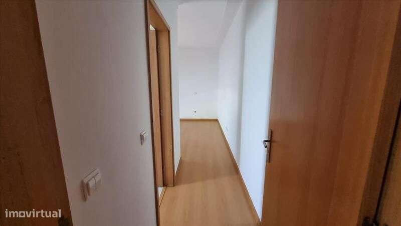 T2 em Ermesinde a poucos metros da estação de comboios - Grande imagem: 4/16