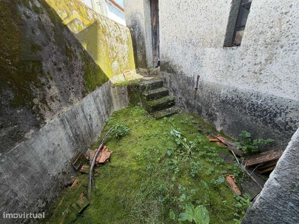 Edifício antigo no centro da aldeia de Proença-a-Velha-20