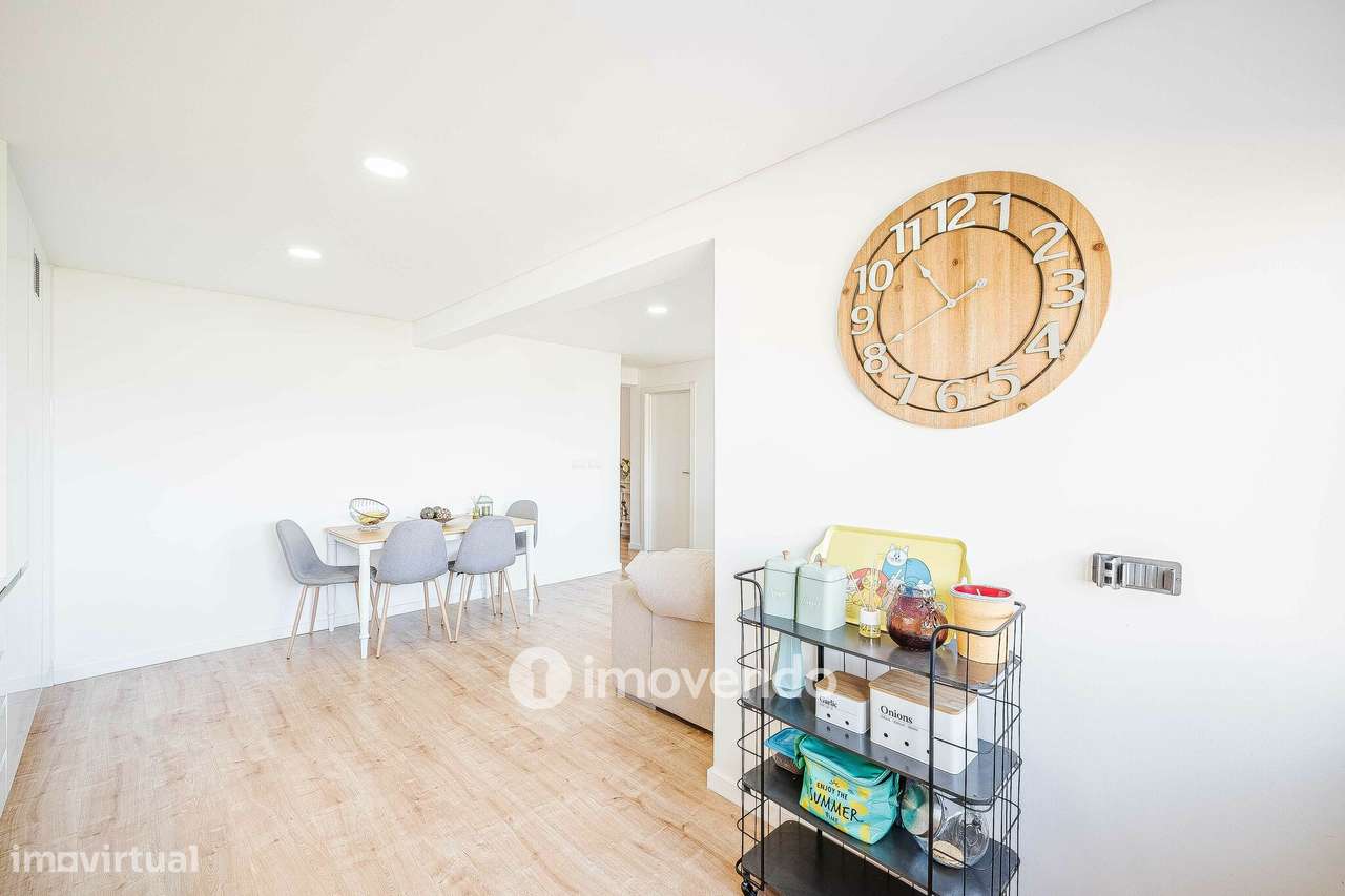 Apartamento T2 totalmente remodelado, com cozinha equipada, em Belas-12