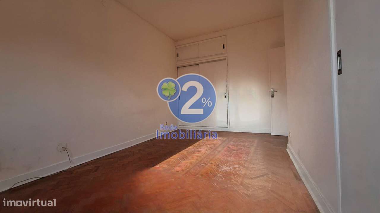 Apartamento T5 Duplex com Logradouro - Pousos-38