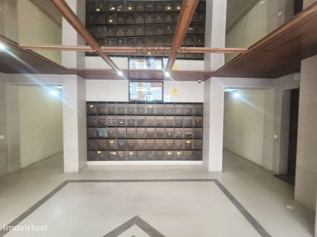 Apartamento T2 C/ algumas melhorias na Tapada das Merces-20