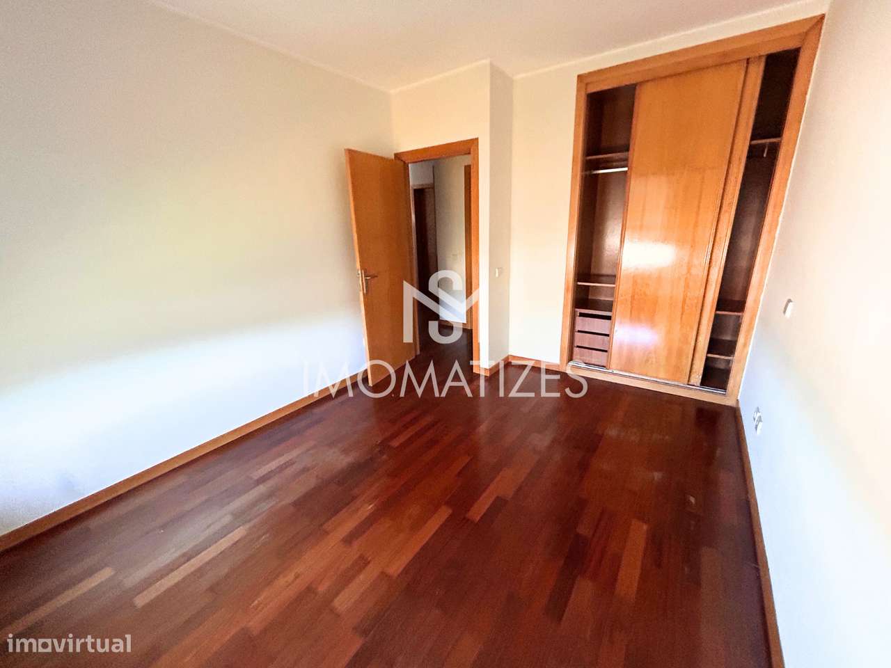 Apartamento T2 com Garagem – Nogueira da Maia-11