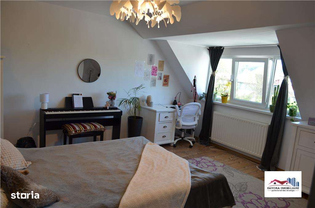 Casa Spatioasa de Vanzare Zona Semicentrala - Imagine principală: 2/11