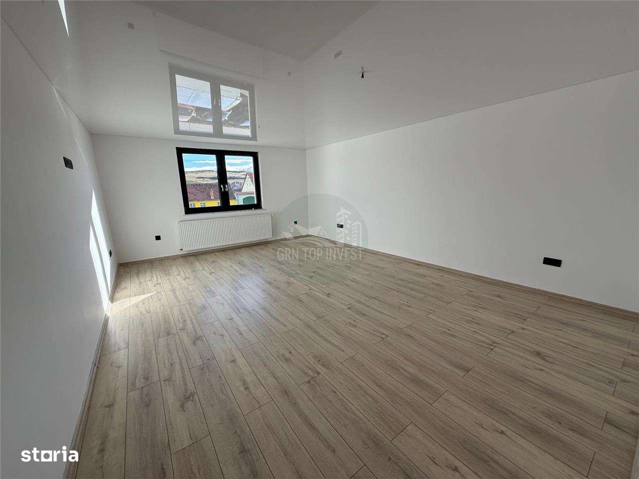 Casa cu 4 camere si 3 bai pretabila birouri in Sura  Mare - Imagine principală: 2/10