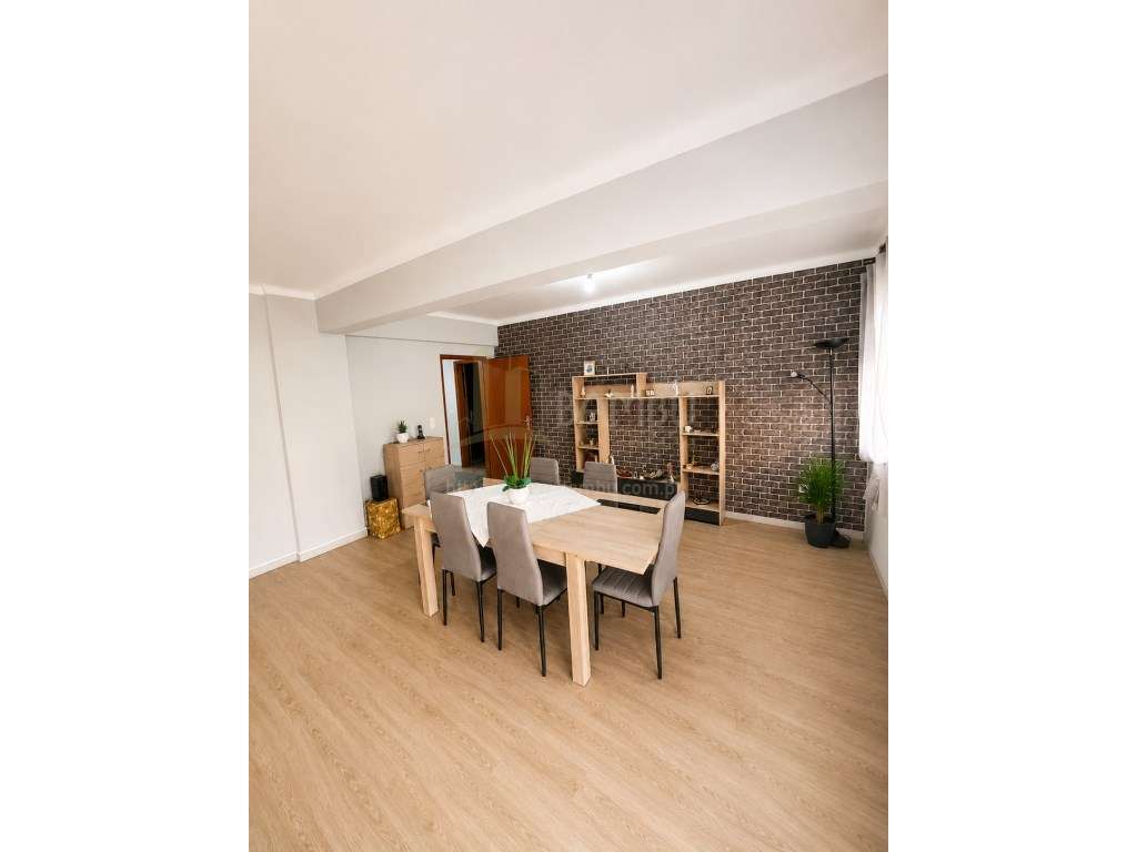 Apartamento T3 no centro de Valença para venda-1