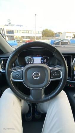 Volvo V60 2.0 T8 AWD TE Momentum Plus - 32