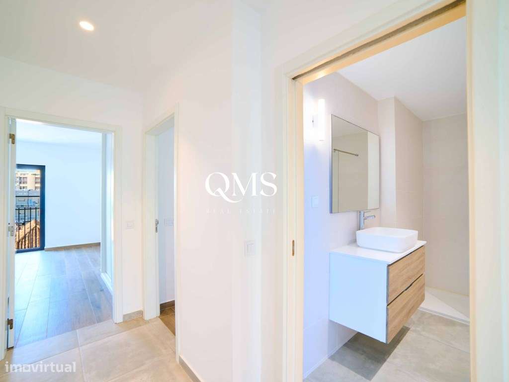 Apartamento T2 Moderno com Garagem & Piscina no Coração de Faro - Grande imagem: 4/19