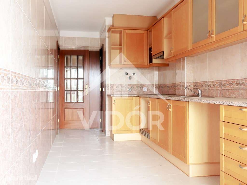 T3 no 6º Andar com Parqueamento e Arrecadação - Grande imagem: 5/8