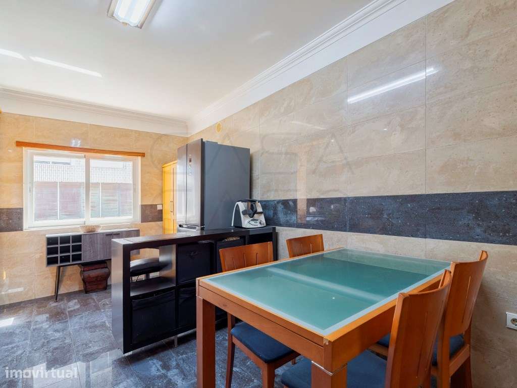 Apartamento com 3 assoalhadas, parqueamento e arrecadação no Bairro...-8
