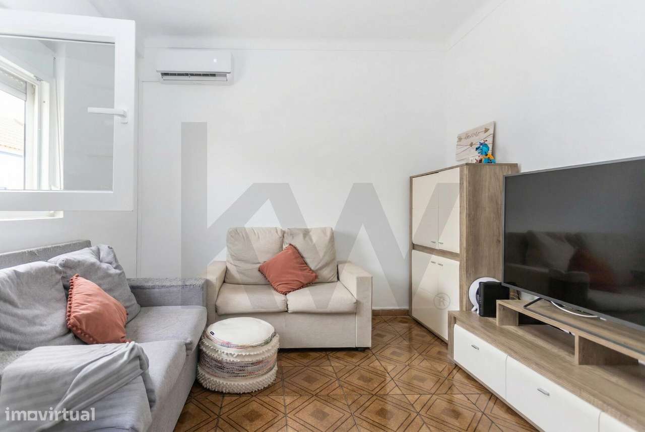 Moradia T2  com Garagem  e anexos inserida num lote de 1500 m2 de ter-10