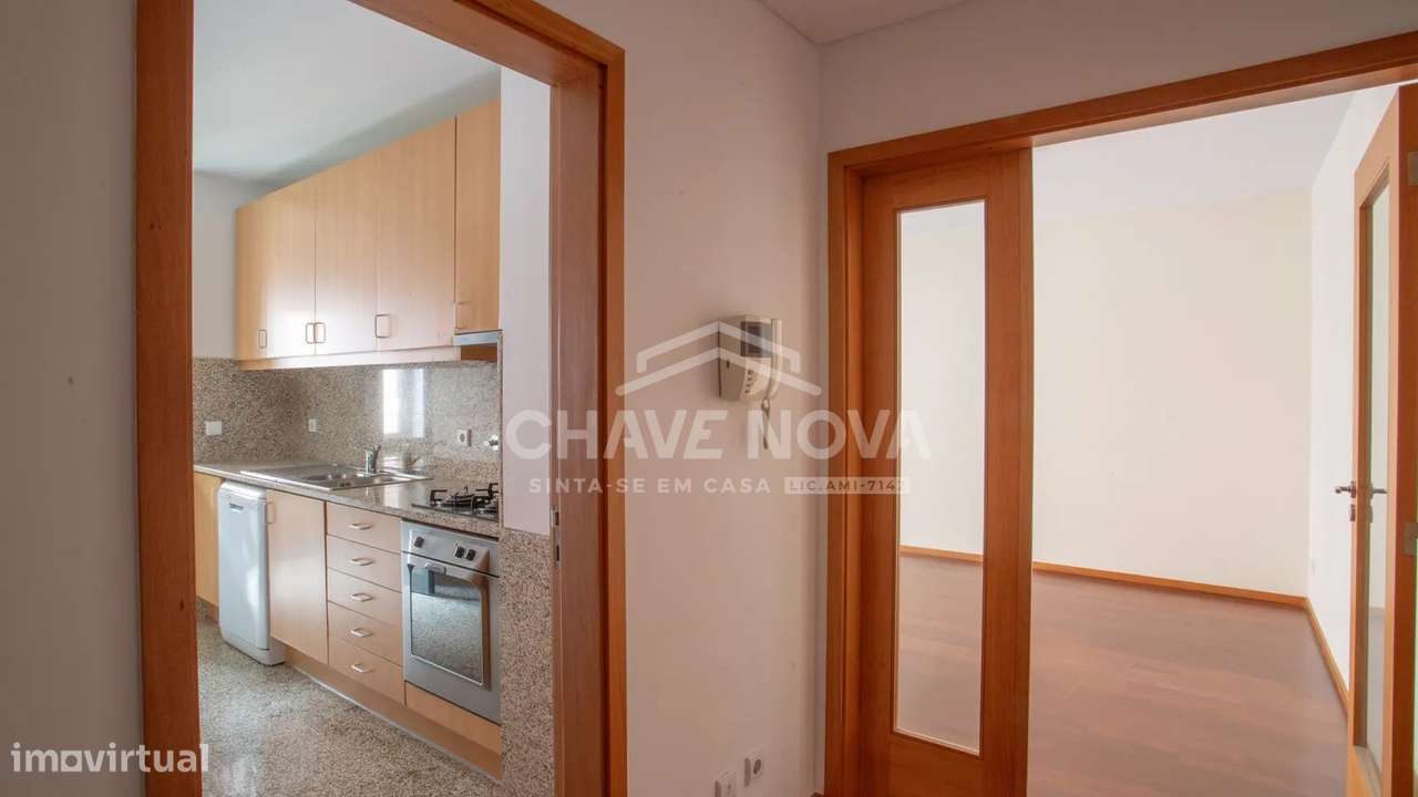 T2 c/ Garagem em Oliveira do Douro - Grande imagem: 2/25