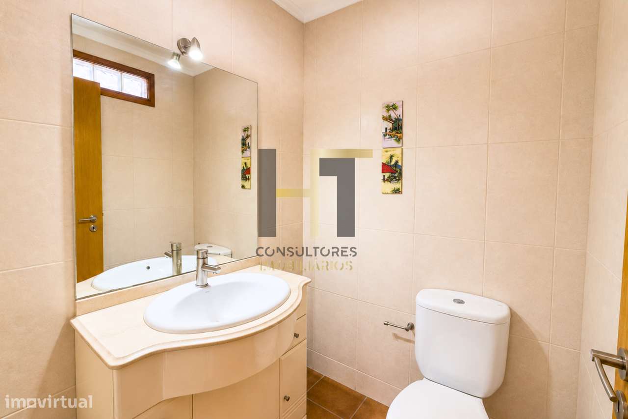 Moradia T3 | 4 Frentes | Piscina, Suite c/ Closet, Garagem 3 Carros |-34