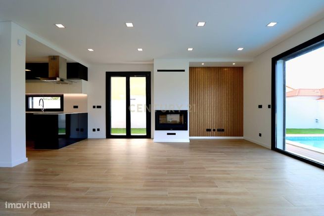 Luxuosa moradia isolada de 5 assoalhadas com excelentes áreas - piscin-3