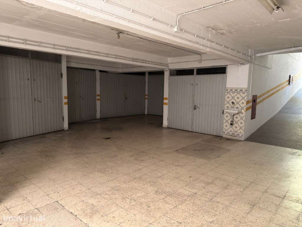 T2 excelentes áreas c/garagem na Amadora - Estação-21