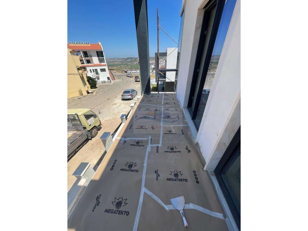 Moradia dos Sonhos 3 Suítes, Piscina, Painel Solar, 4 Vagas Garagem...-18