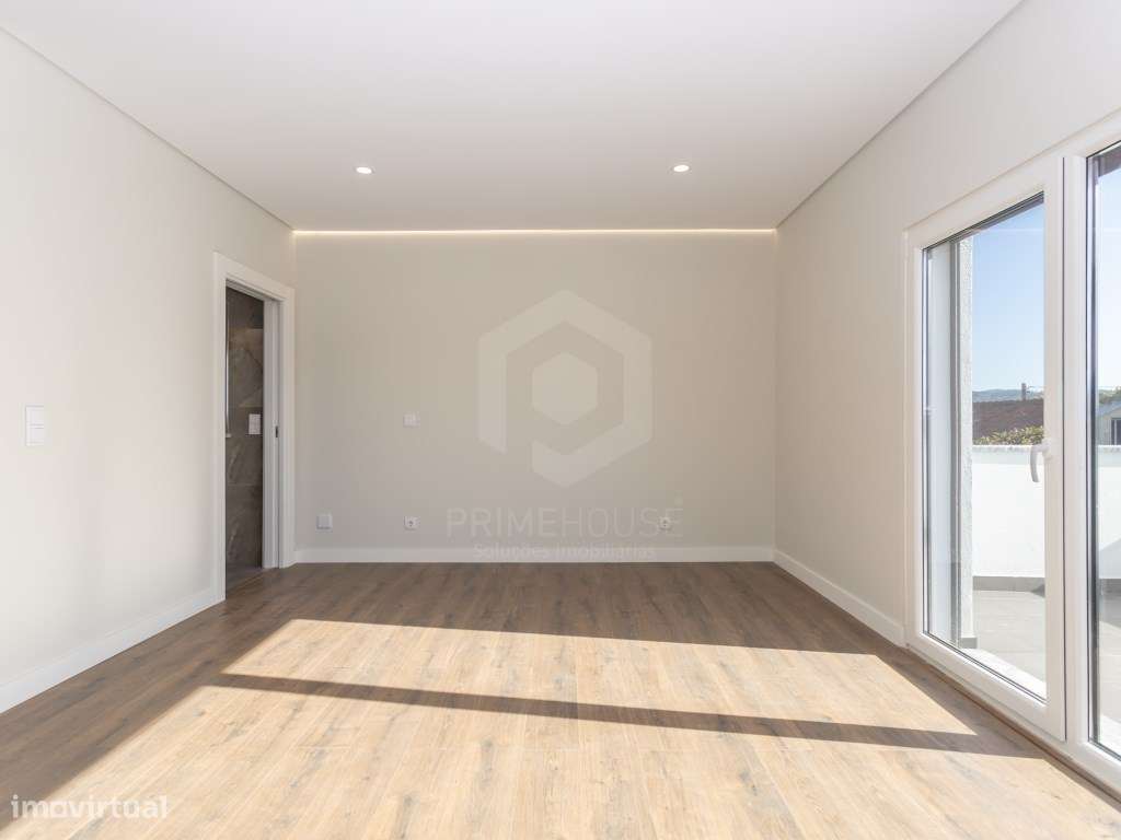 Moradia isolada T5 acabamentos Premium/ piscina e garagem-37