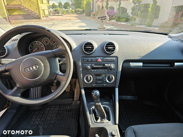 Audi A3 1.6 Ambiente - 8
