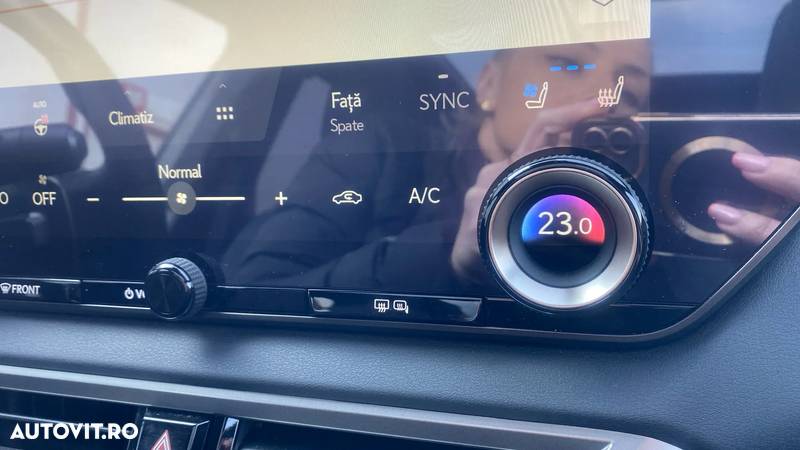 Lexus Seria RX 450h+ E-FOUR Plug In Hybrid Luxury Mark Levinson - 26