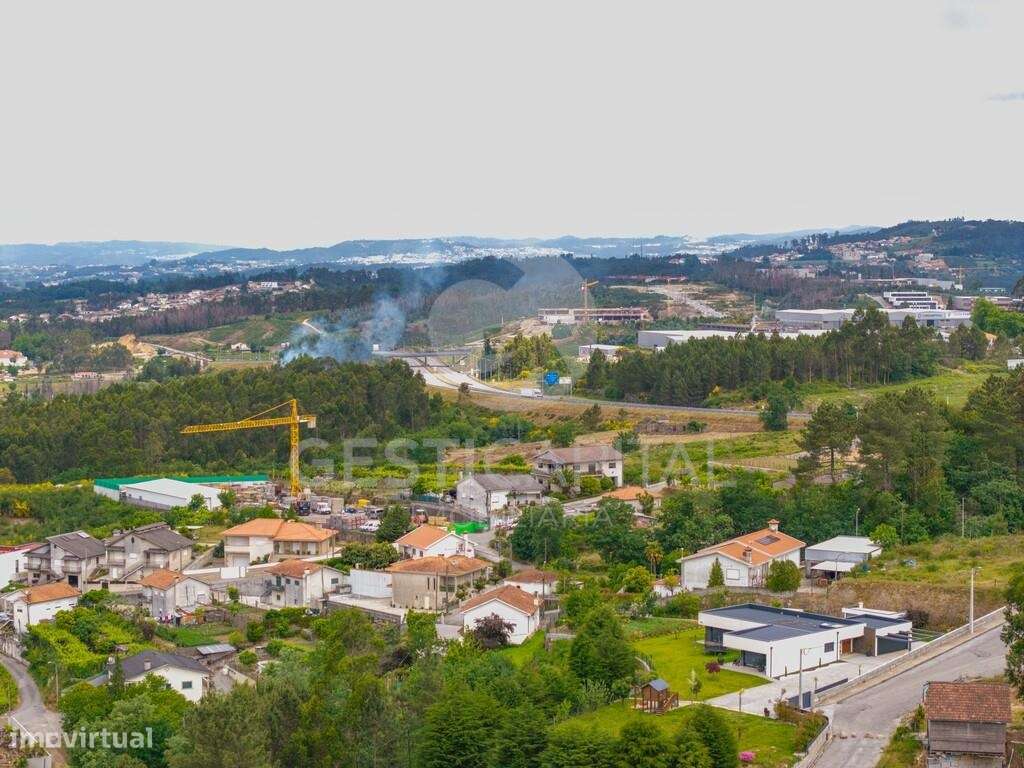 Moradia T4 Térrea de Luxo em Pedra com Terreno, Garagem e Levada Natur-46