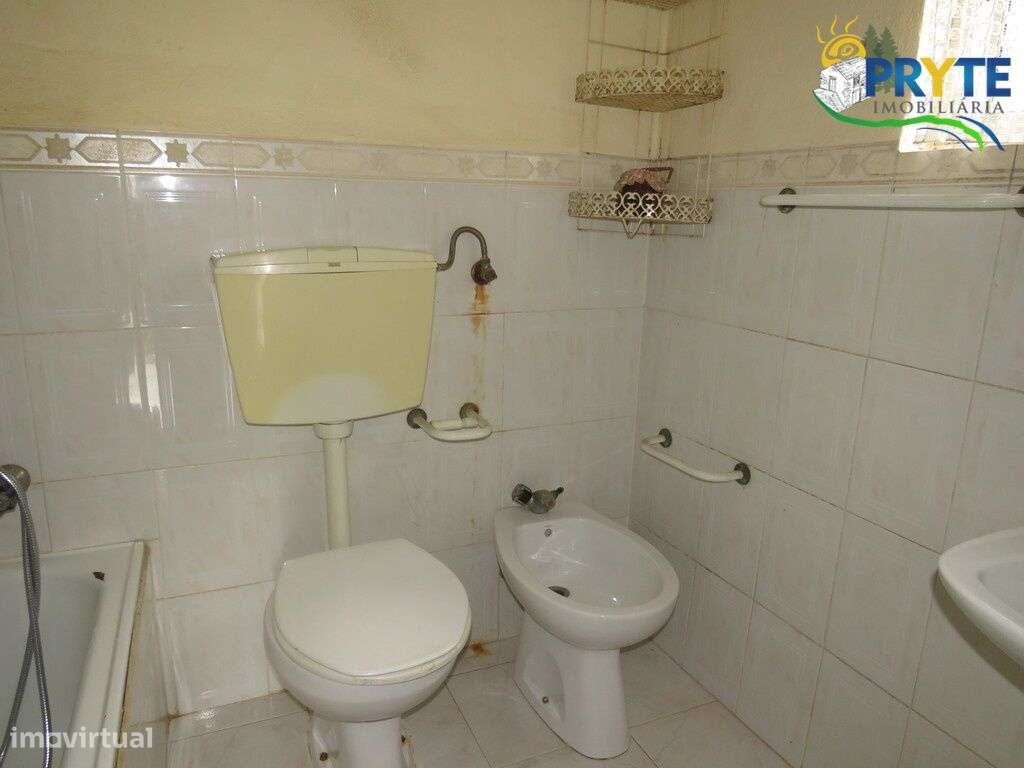 Quinta composta por moradia T4 situada perto de Cernache do Bonjardim-11