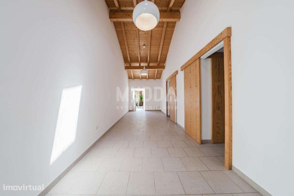 Moradia térrea T1+1 renovada com charme na Rua Direita, 35 mesmo no co-2