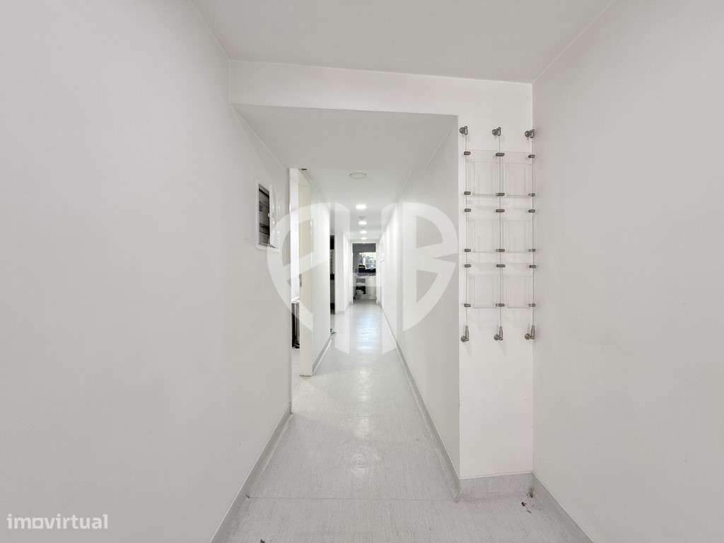 Edifício Comercial 2 Pisos // Rua do Padrão - Pedroso-13