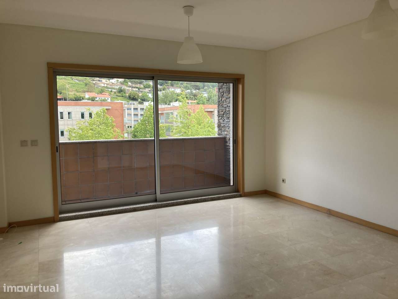 Apartamento para arrendamento em Tenões - Grande imagem: 1/8