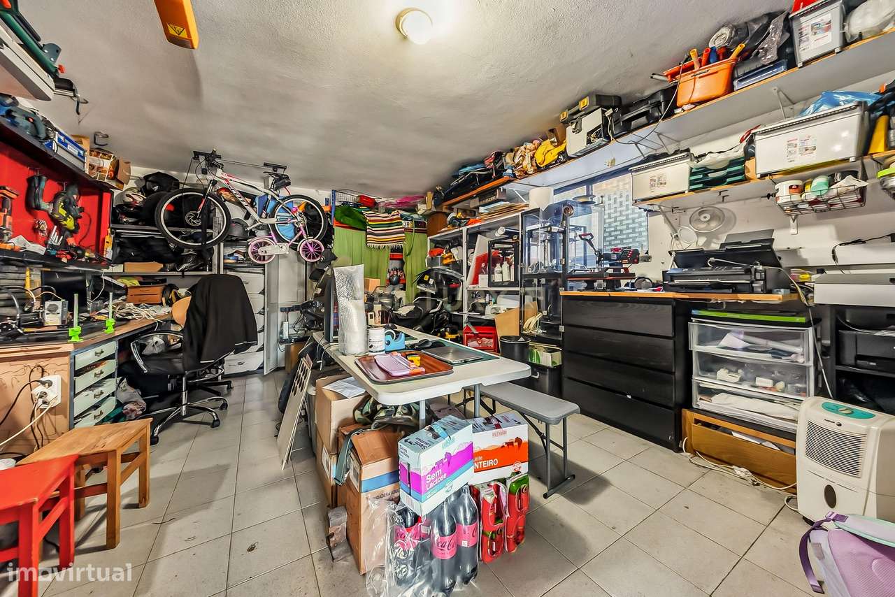 Moradia Geminada T3 com excelentes áreas, terreno e localização privil-34