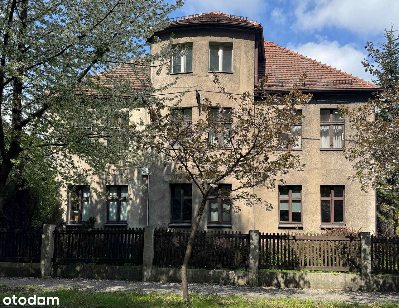 Duży dom do zamieszkania lub na działalność-4