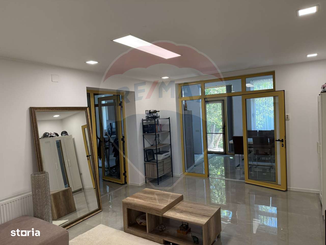 Casă insiruită cu 3 camere cu intrare și curte proprie în Centru Turda-6