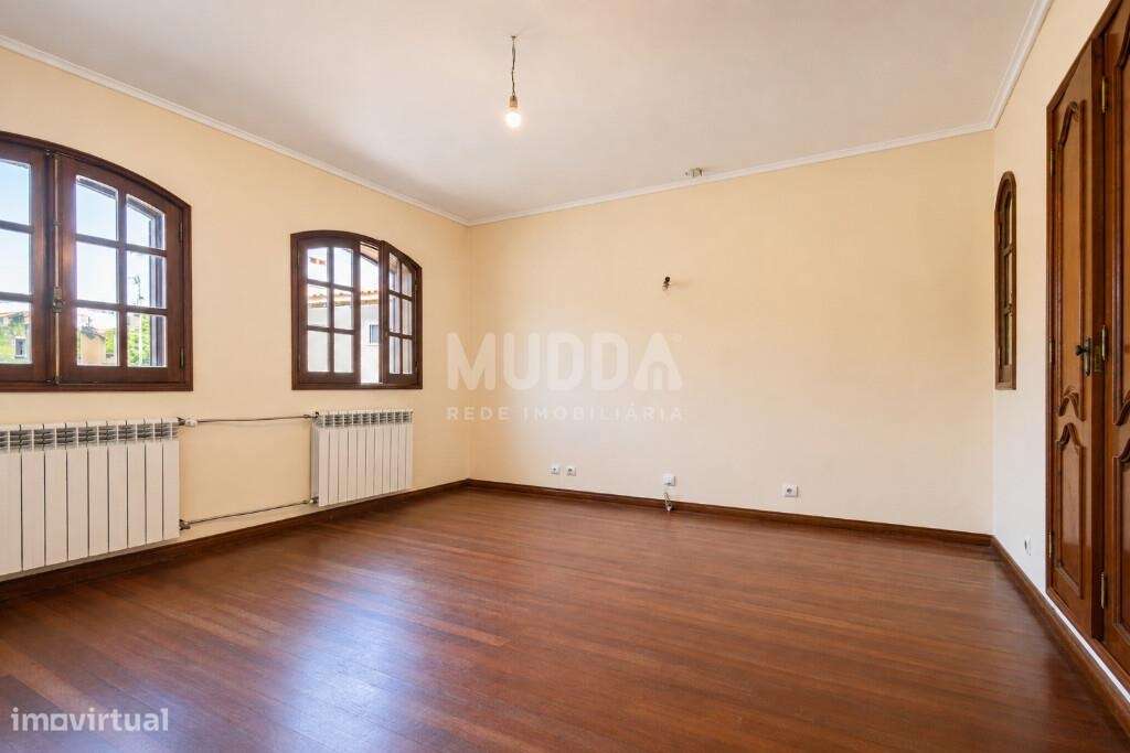 Oportunidade em Azurva – Moradia Isolada com Grande Terreno!-15