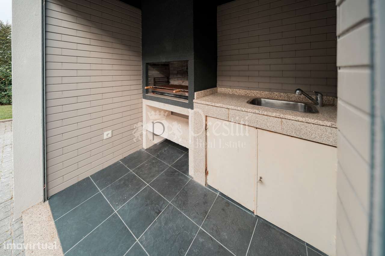 Moradia T4 com Vistas Deslumbrantes em Guimarães-49