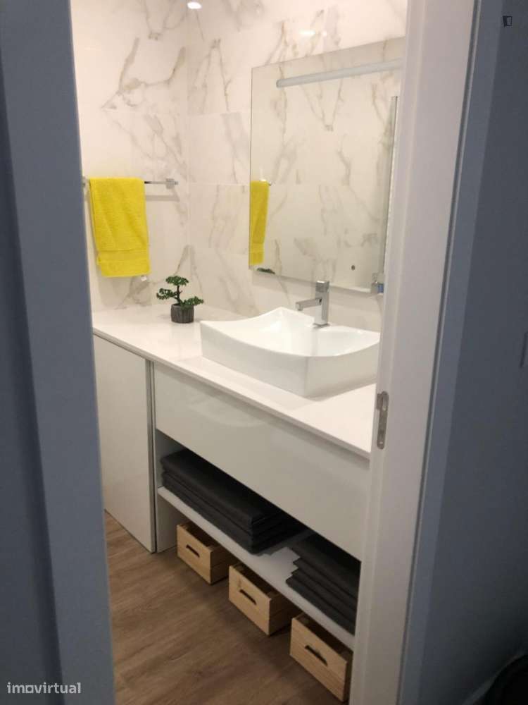 Quarto - localizado em Paranhos Porto - Grande imagem: 4/5