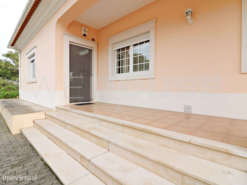 Moradia T4 com 280 m2, inserida em terreno com 2500 m2 em Palmela-43