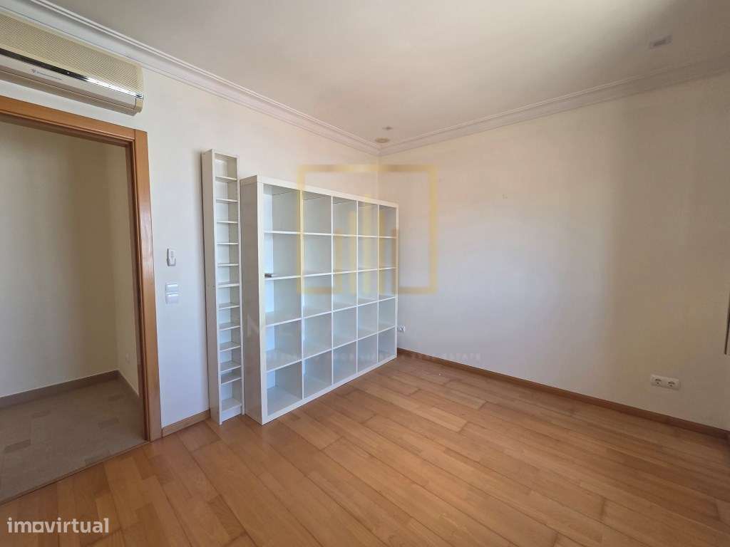 Moradia T5 com piscina + Apartamento T3, em centro de Lagoa (Algarve)-39