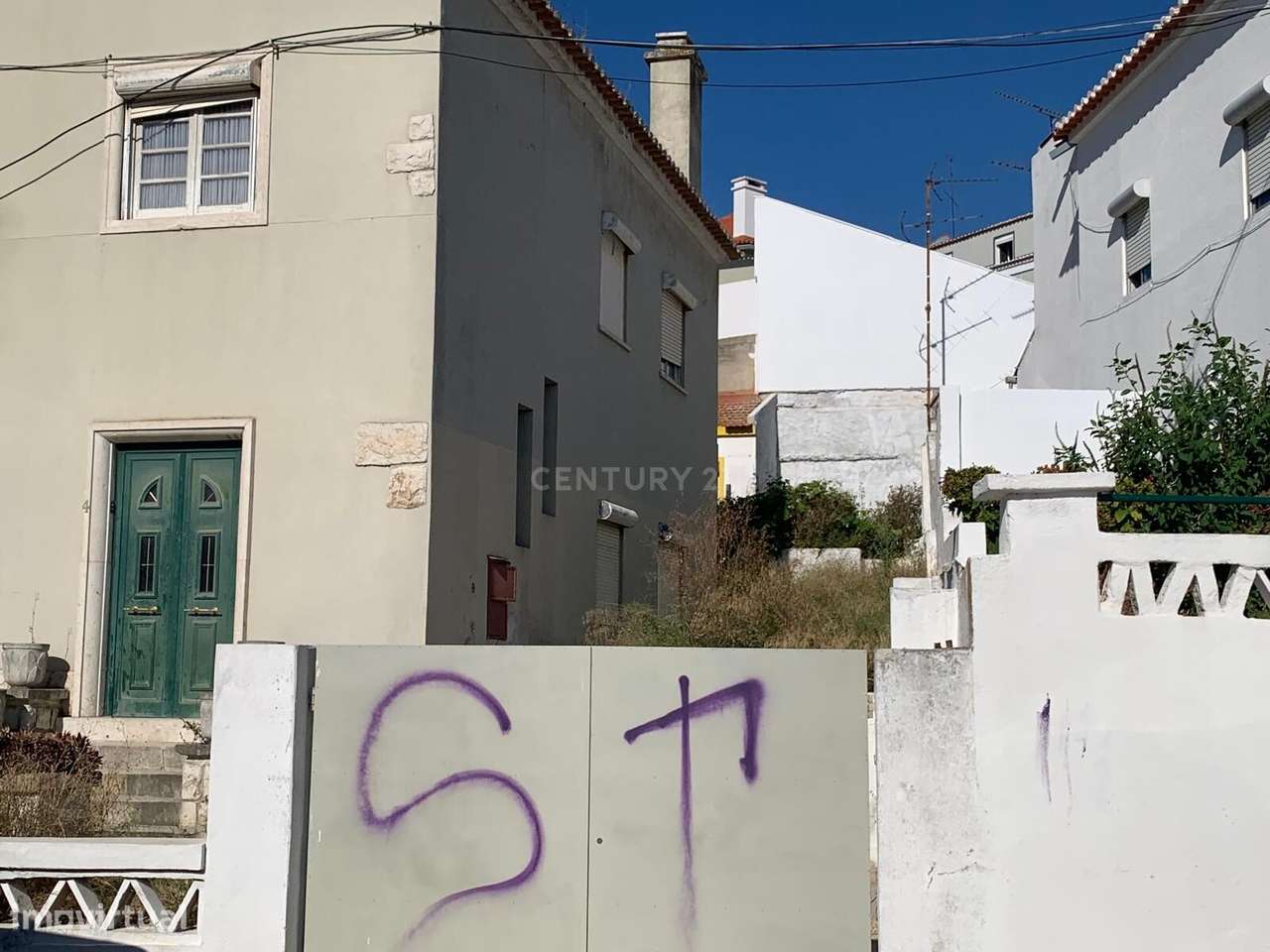 Venda de Moradia Bi-Familiar Devoluta em  Almada com Logradouro e Anex - Grande imagem: 4/8